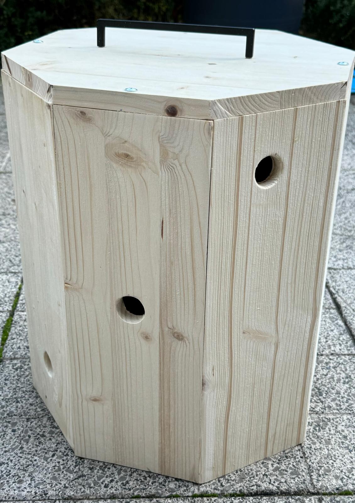 Anlernbehälter Oktagon von der Seite mit großen Geruchslöchern